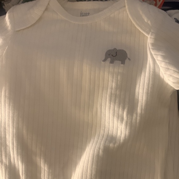 Carters 3 pcs set with elephant print size 6months - Picture 3 of 3